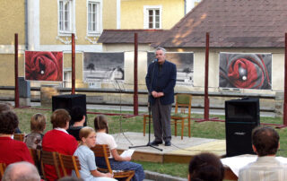 DIE PERLE VON ANTIOCHIEN – Eröffnung Freilichtbilderserie der Hl. Margareta von Eva Brandeis, 2003, Pfarrer Grünberger