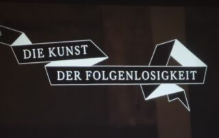 Cover Die Kunst der Folgenlosigkeit, FILM Jakob Brossmann und Friedrich von Borries, recreate 2022 Jägerfabrik (c) waldsoft