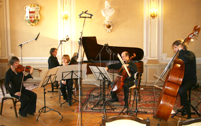 elole Plus 2012, z.V.g.