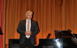 Begrüßungsworte von Dr. Hubert Prinz Stadt Weitra zu 25 Jahre recreate 14.8.2024 (c) Franz Laier