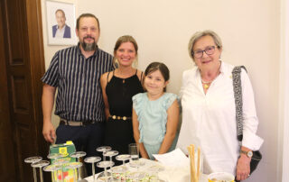 recreate Team 2026 mit Besucherin